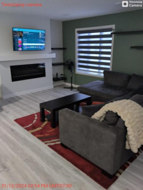 Beautiful Home, Close to many amenities - FULL APARTMENT